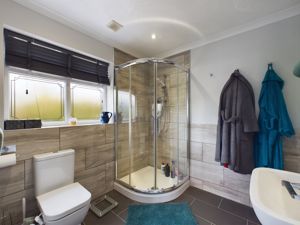 En-suite- click for photo gallery